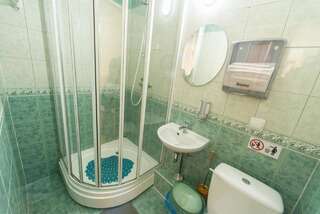 Отель Hotel Veagles Нарва-Йыэсуу Семейный номер с общей ванной комнатой-2